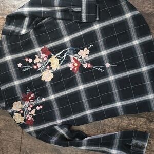 ENTRO Women's Black Plaid Shirt with Floral Embroidery Sz L